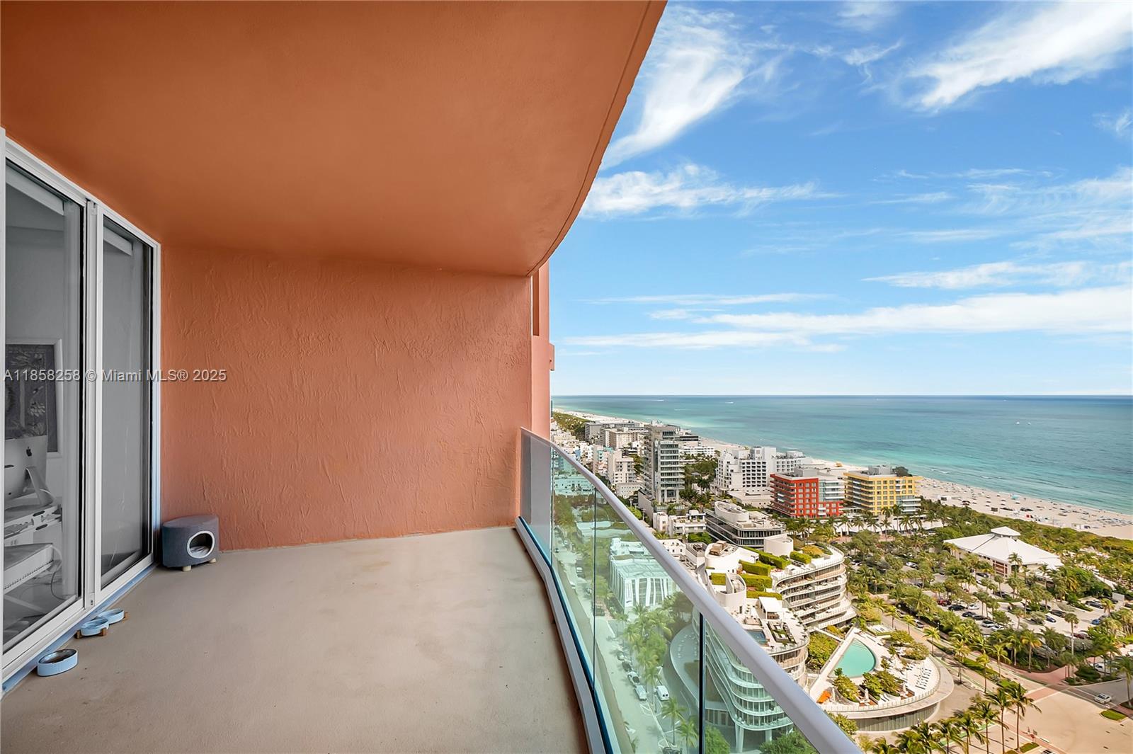 300 S Pointe Dr #2802, Miami Beach FL 33139