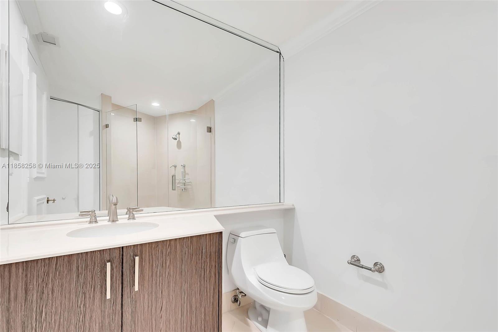 300 S Pointe Dr #2802, Miami Beach FL 33139
