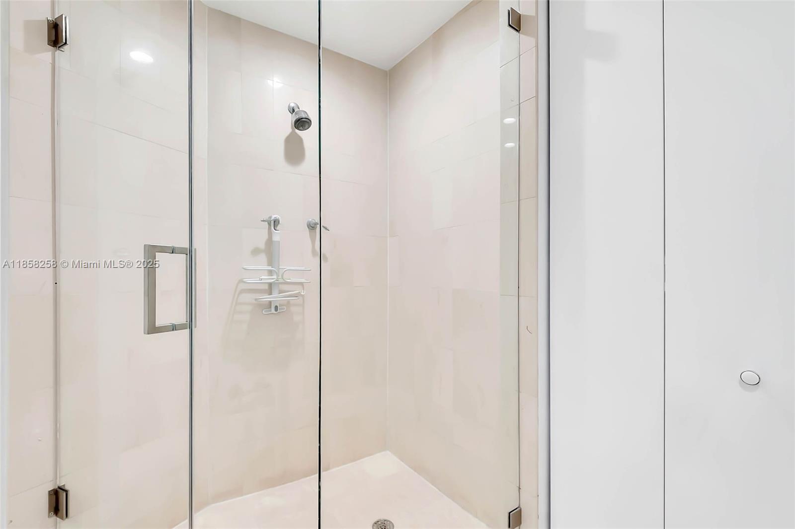 300 S Pointe Dr #2802, Miami Beach FL 33139