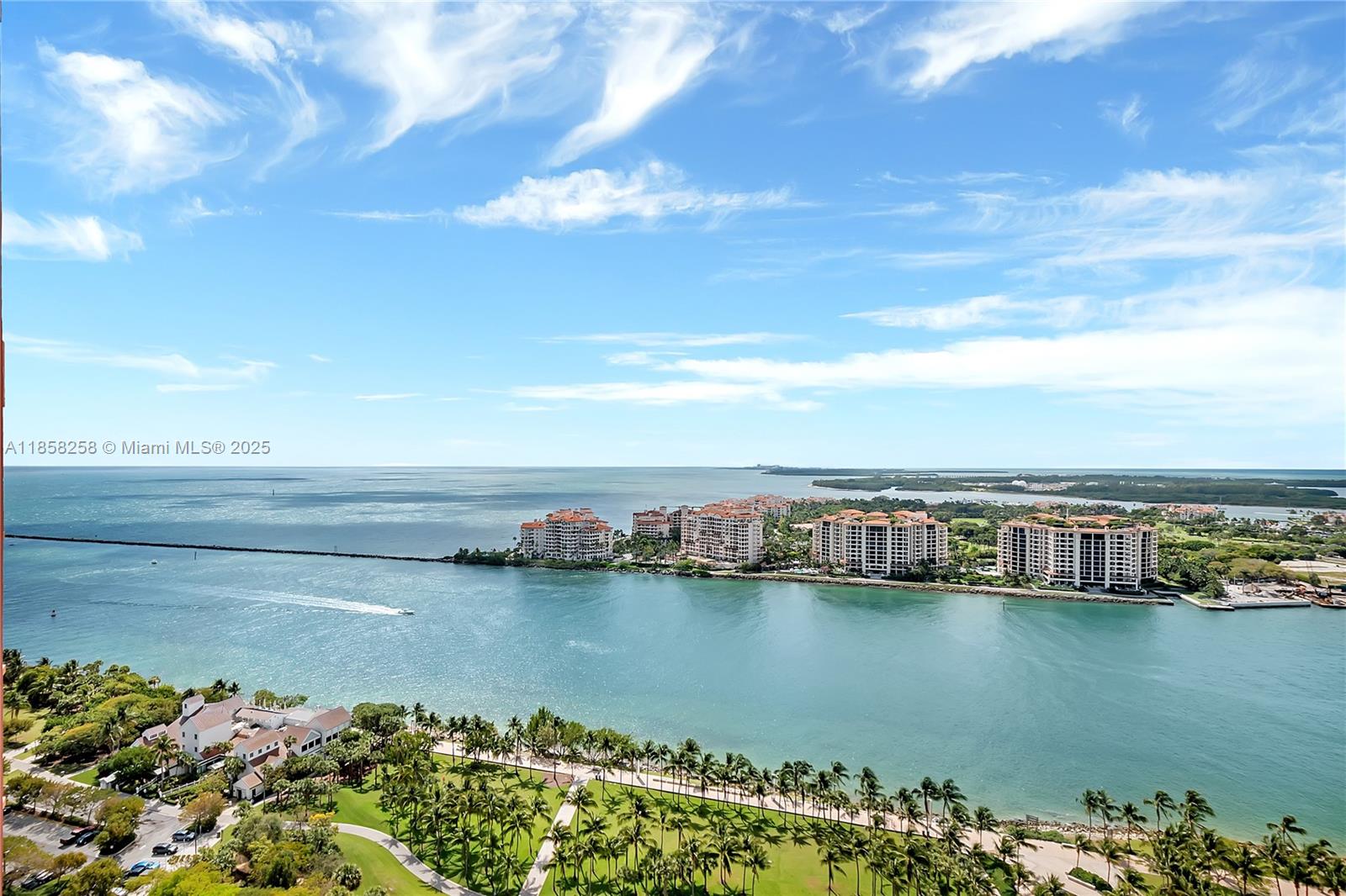 300 S Pointe Dr #2802, Miami Beach FL 33139
