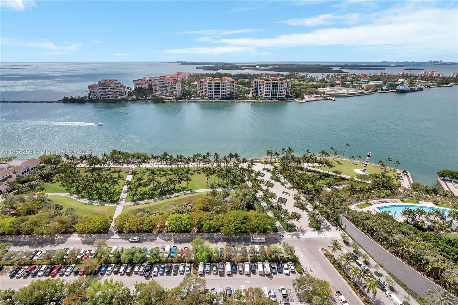 300 S Pointe Dr #2802, Miami Beach FL 33139