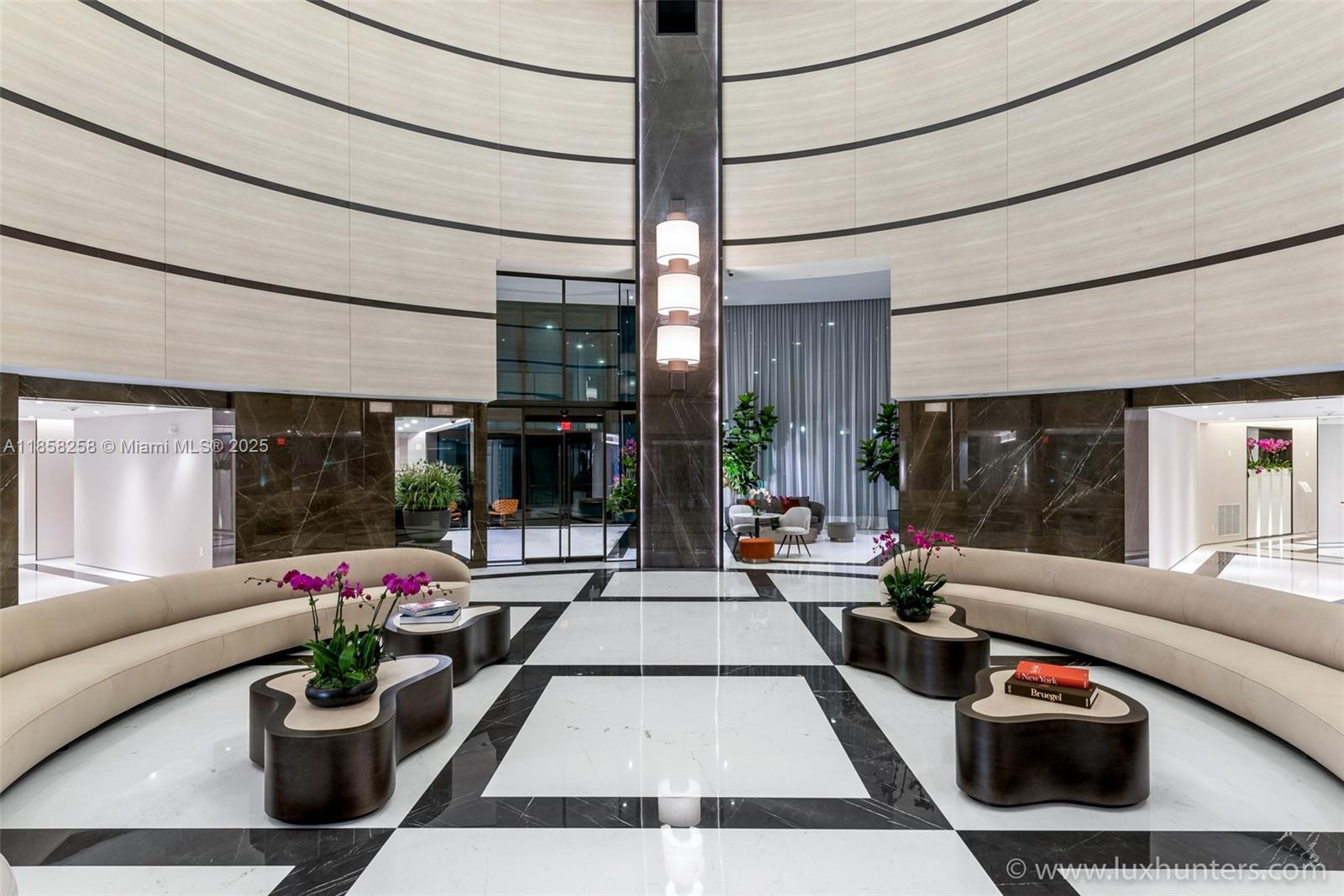 300 S Pointe Dr #2802, Miami Beach FL 33139