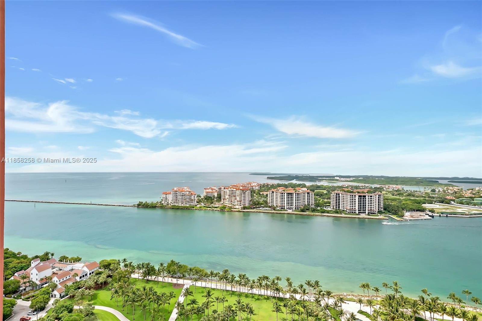 300 S Pointe Dr #2802, Miami Beach FL 33139