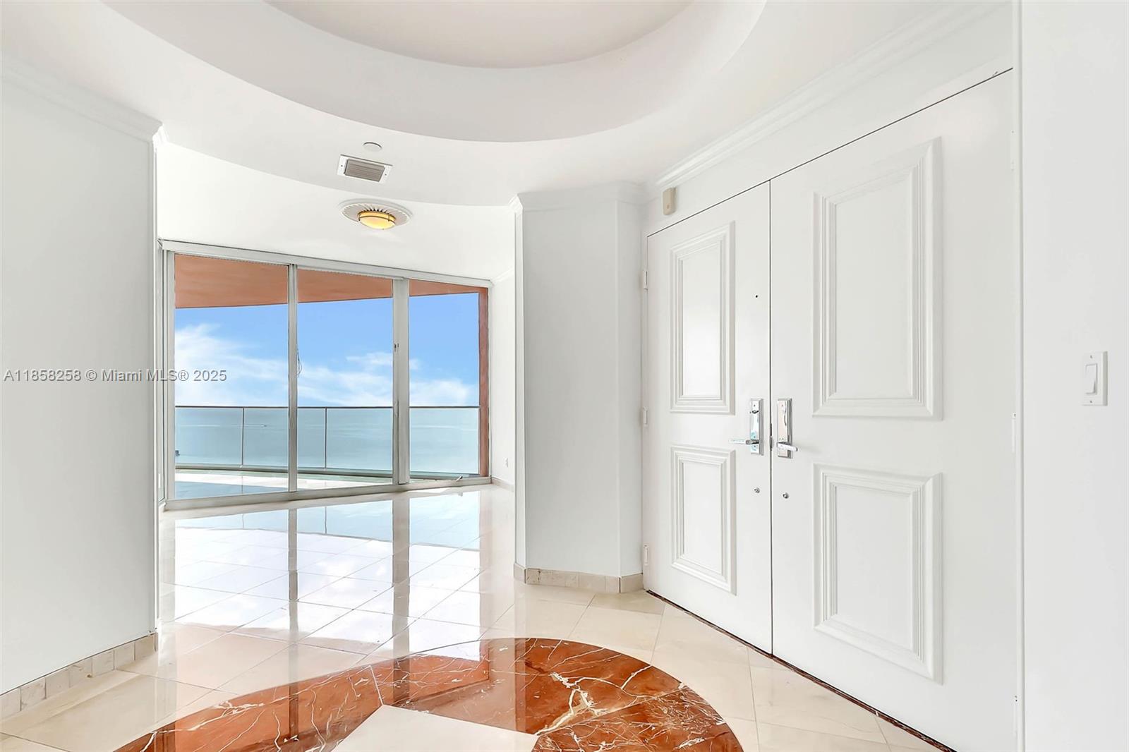 300 S Pointe Dr #2802, Miami Beach FL 33139