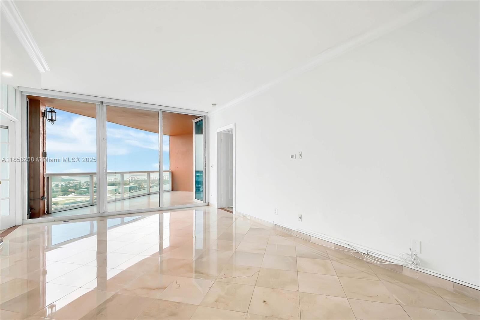 300 S Pointe Dr #2802, Miami Beach FL 33139