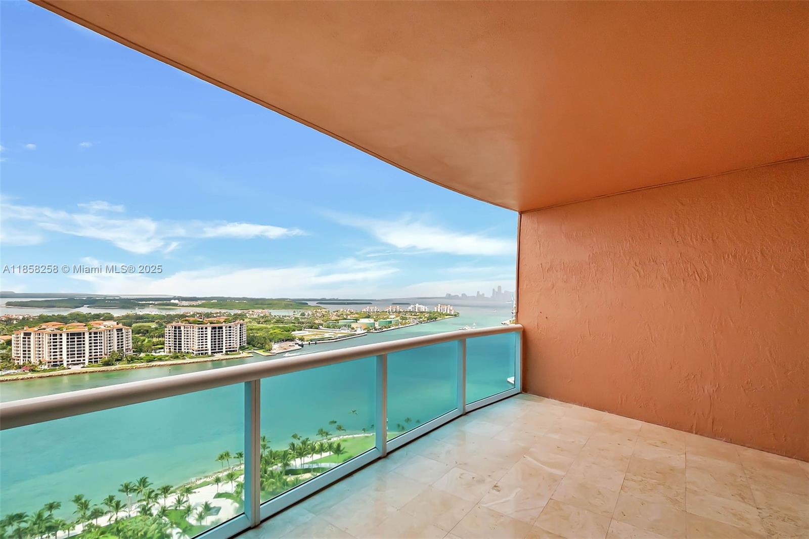 300 S Pointe Dr #2802, Miami Beach FL 33139