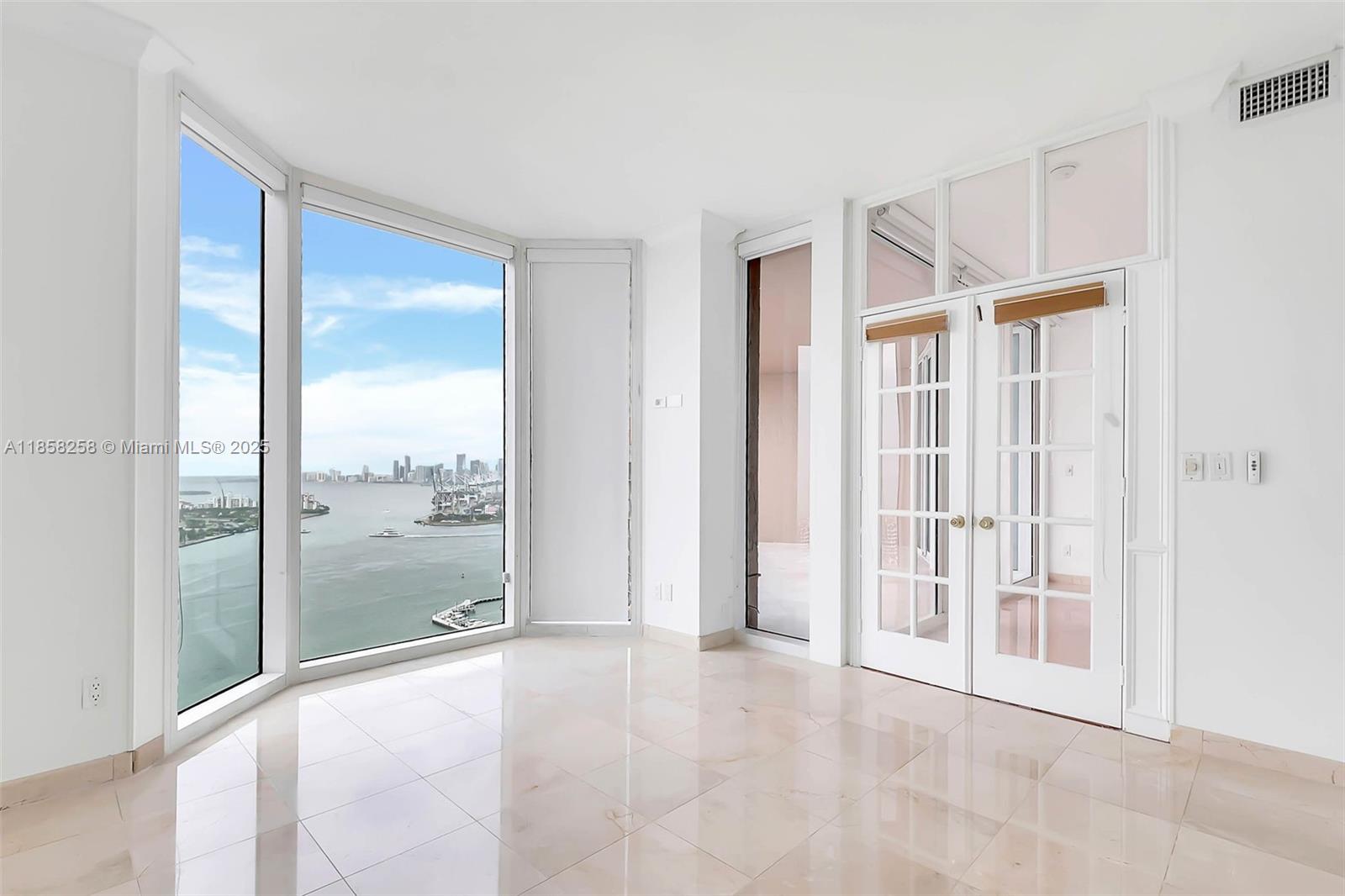 300 S Pointe Dr #2802, Miami Beach FL 33139