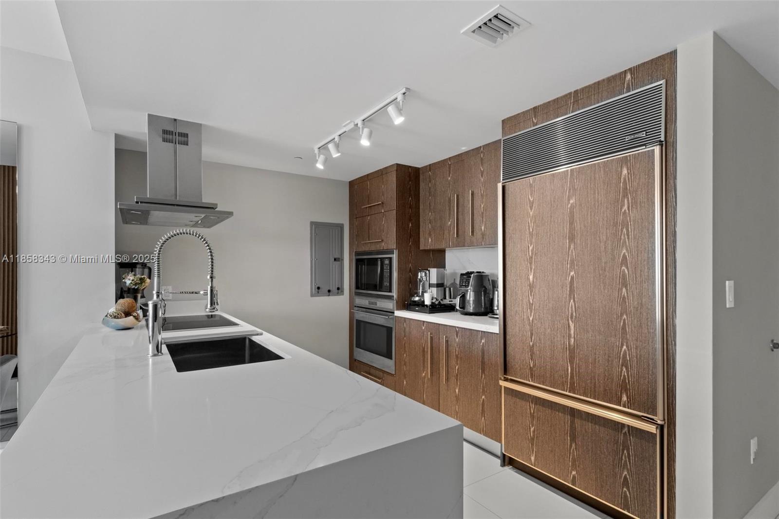 495 Brickell Ave #1903, Miami FL 33131