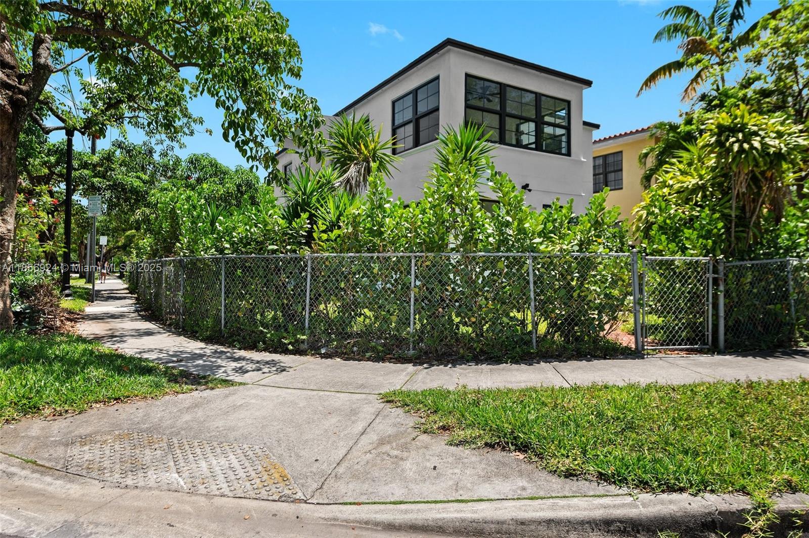 Property photo # 6