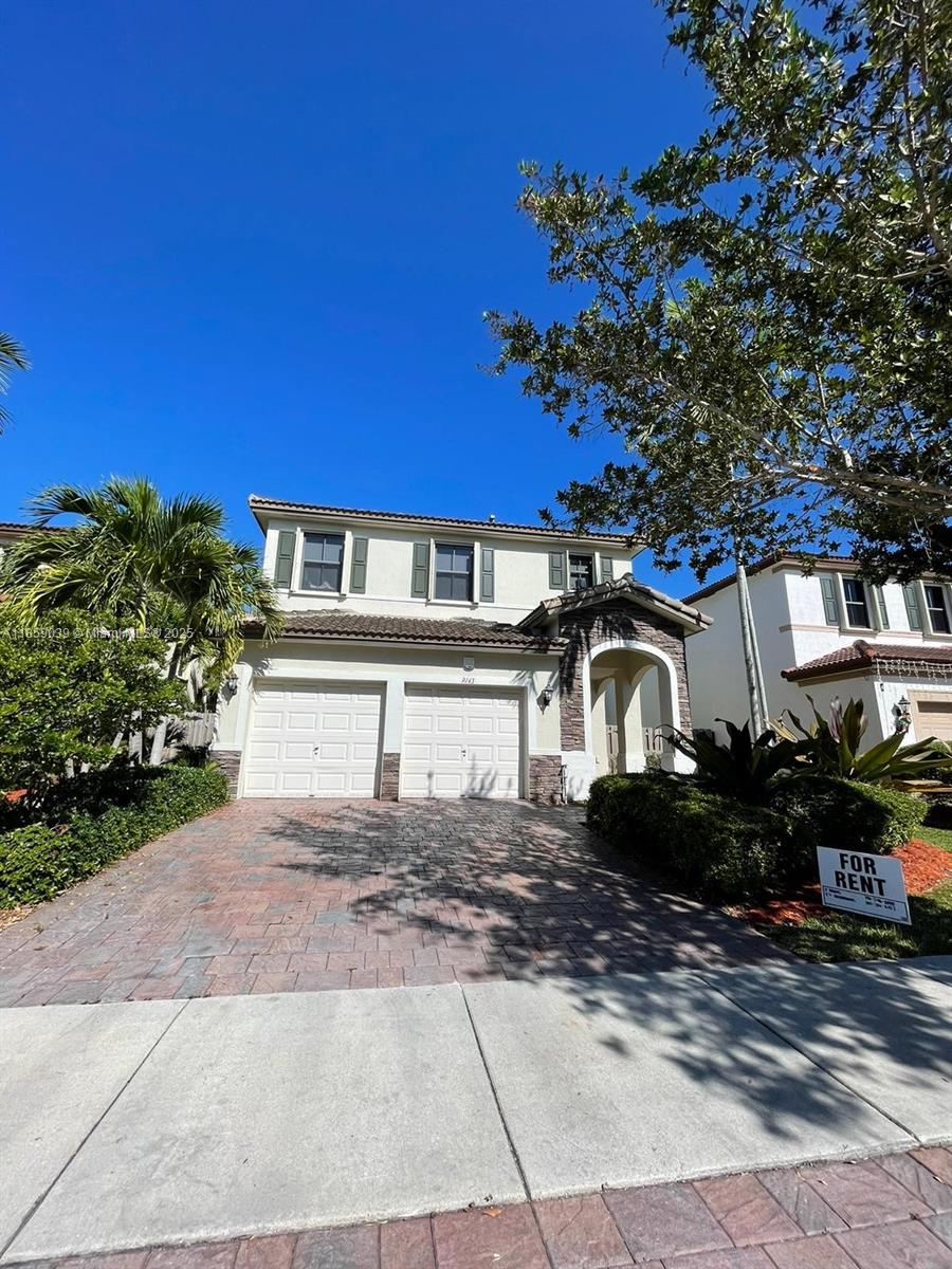 BEAUTIFUL HOME WITH 5 BEDROOMS 2.5 BATHS FEATURES TWO CAR GARAGE AND A COVERED TERRACE IN A  FAMILY ORIENTED COMMUNITY OF ISLES AT BAYSHORE. AMAZING KTICHEN WITH GRANITE COUNTERTOPS AND  STAAINLESS STEEL APPLIANCES. GREAT PATIO FOR ENTERTAINMENT.