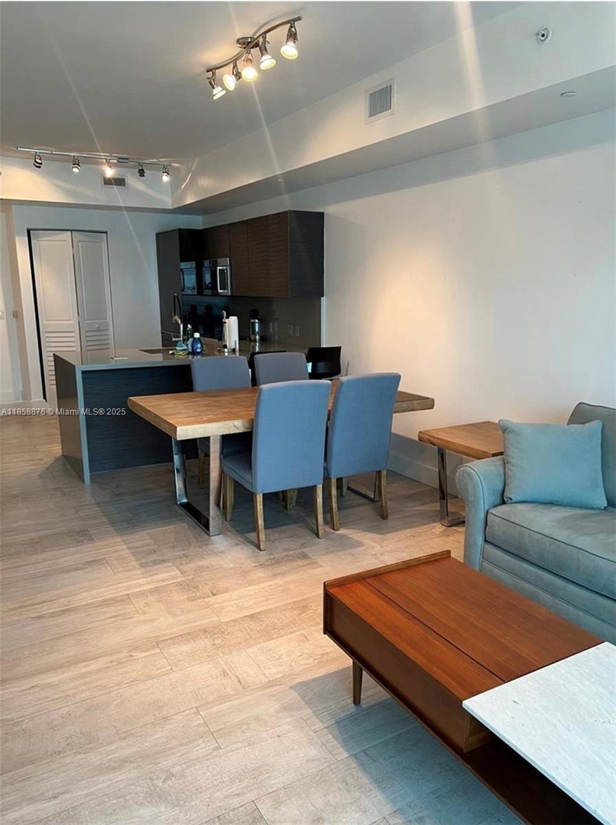 Apartamento para Alugar em Miami, FL