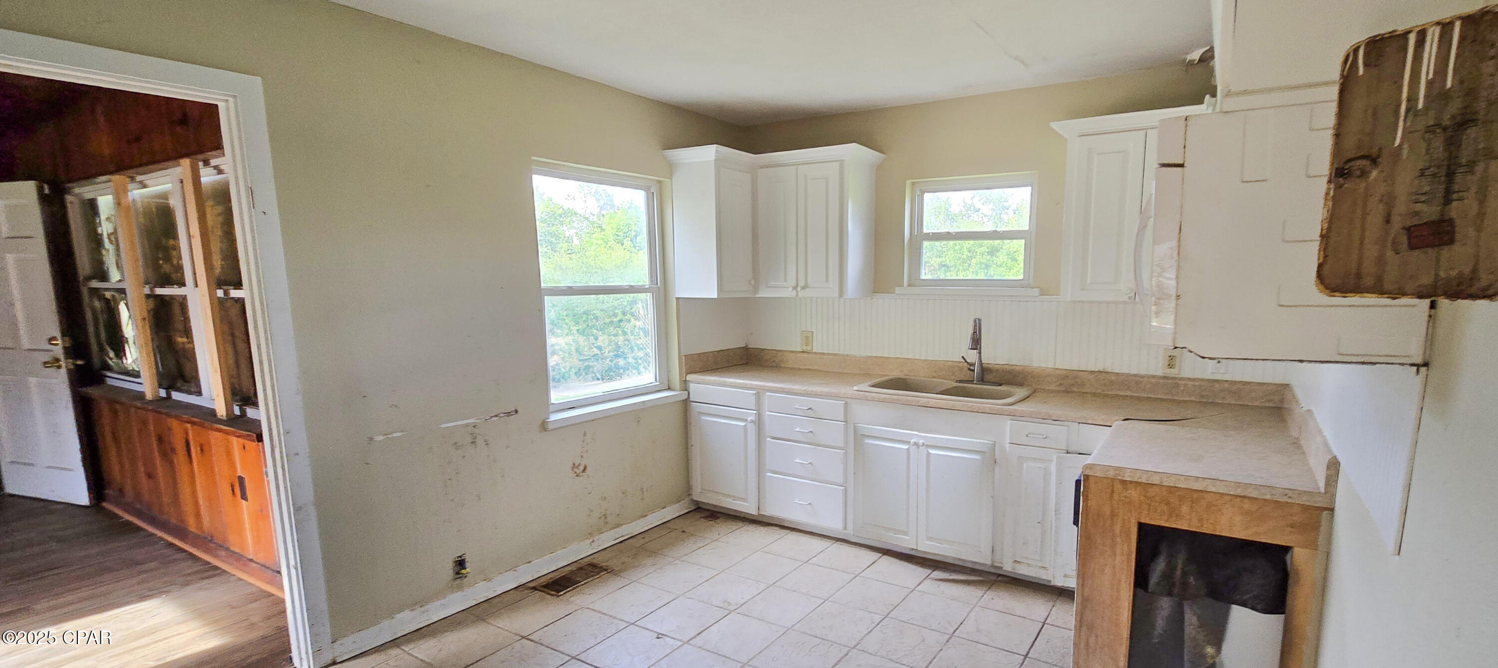 Image 4 For 711 Sanders Lane
