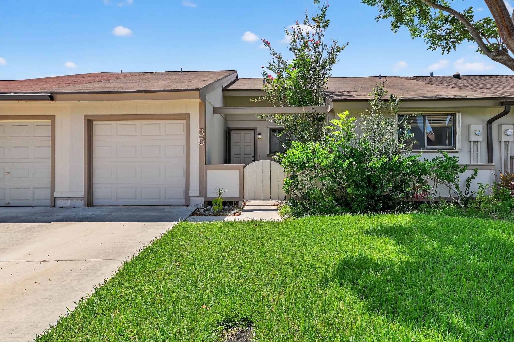 Homes for sale in Boynton Beach, FL | 35 Winchmore Ln #35, Boynton Beach, FL 33426 | MLS# F10520575