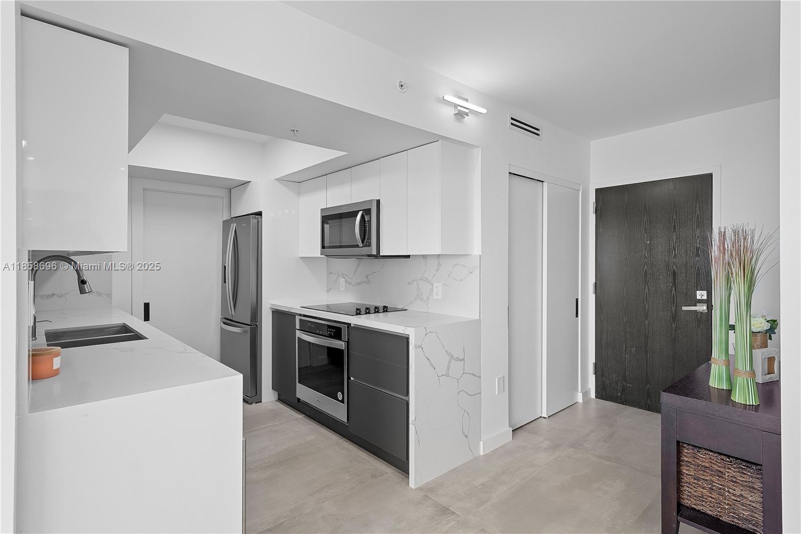 90 Alton Rd #2505, Miami Beach FL 33139