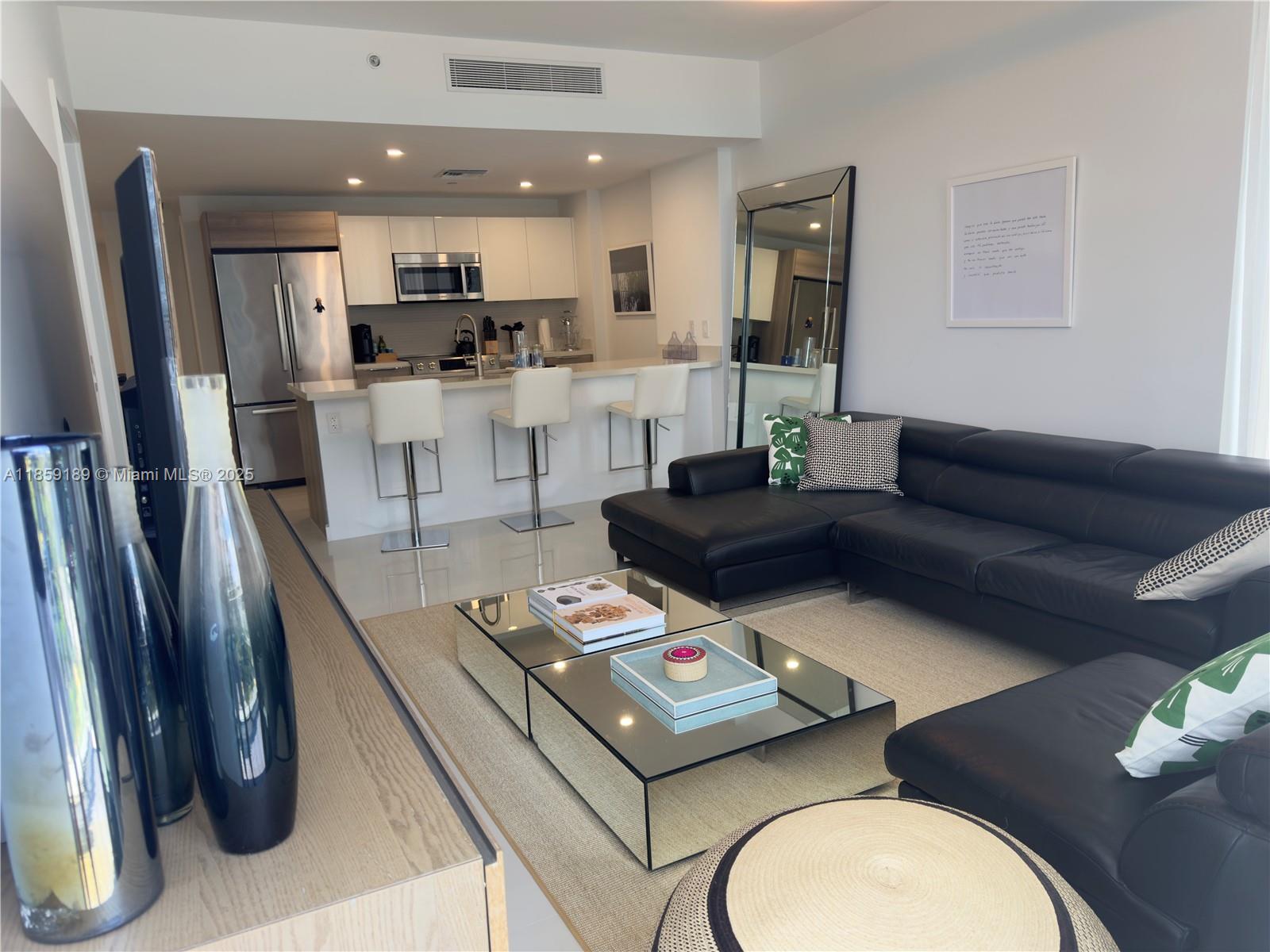 Apartamento para Alugar em Bay Harbor Islands, FL
