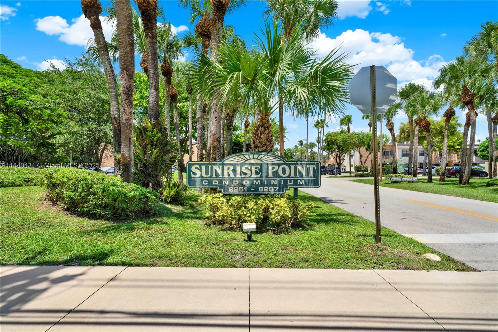 Sunrise Point Condo in Pinecrest!!!!  3 bedrooms & 2 baths* split bedroom plan * Ground floor and corner location * Lovely view to the greenspace area in the back * Light and bright in every corner of this condo with views to the outdoors * Freshly painted inside * Excellent location in Pinecrest * Walk to nearby parks and easy access to public transportation * Top rated schools * Restaurants and shops close-by *Well maintained community * Assigned parking space #123 * See Broker Remarks *