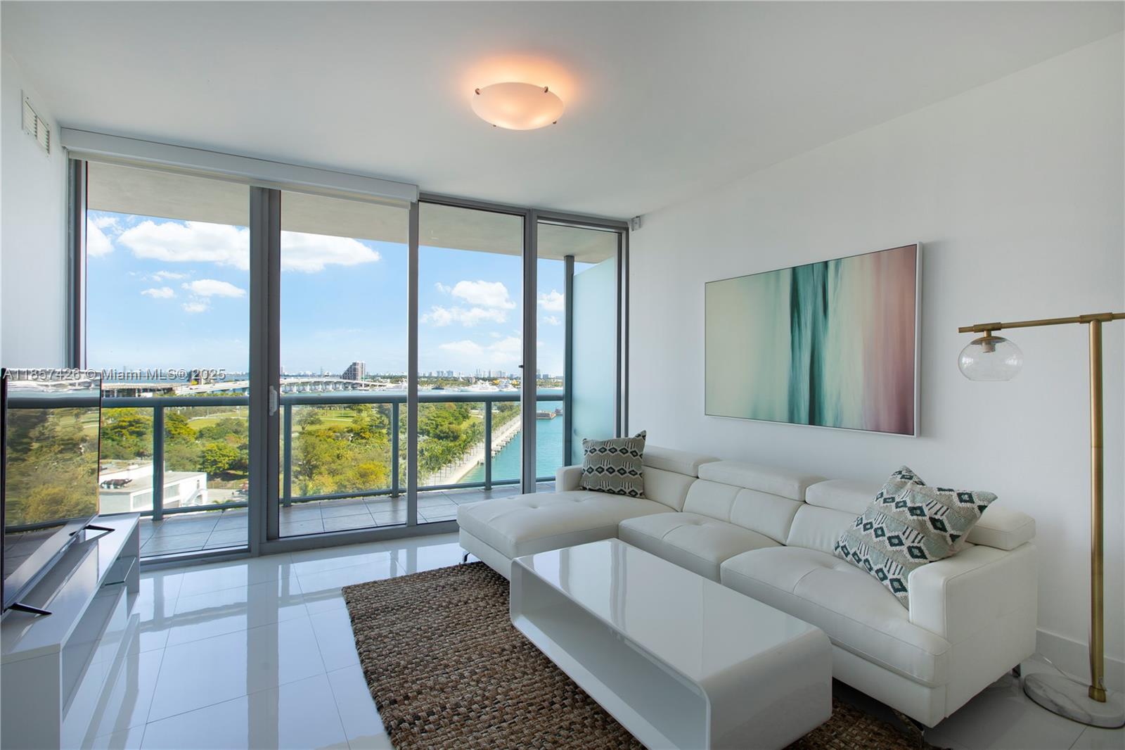 888 Biscayne Blvd #1010, Miami FL 33132