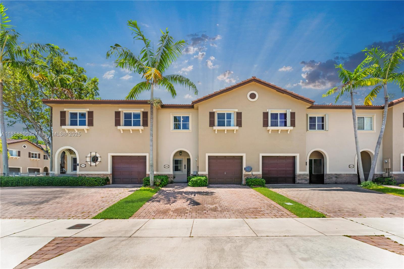 Beautiful 3-Bedroom Townhome in Lakes by the Bay – Cutler Bay
Spacious 3-bedroom, 2.5-bath townhome with a 1-car garage in the desirable Lakes by the Bay community. Enjoy an open layout, modern kitchen, private patio, and access to resort-style amenities including a pool, playgrounds, and walking trails. Conveniently located near top schools, shopping, dining, and Black Point Marina. Perfect for comfortable South Florida living!