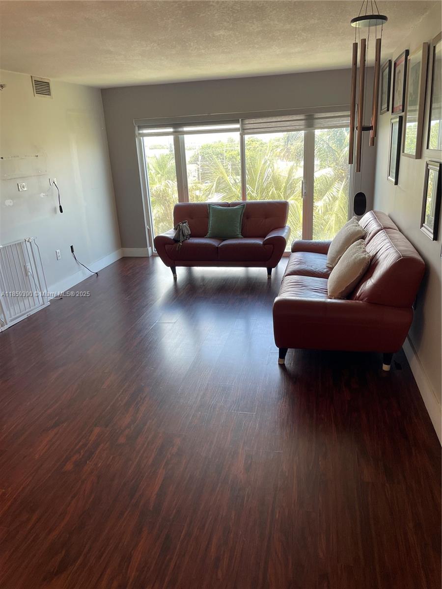 1475 SW 8th St 403