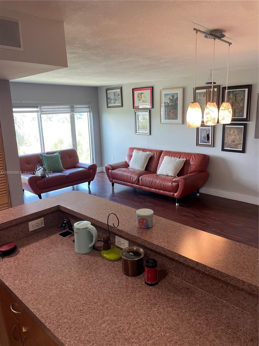 1475 SW 8th St 403