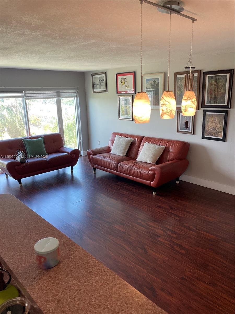 1475 SW 8th St 403