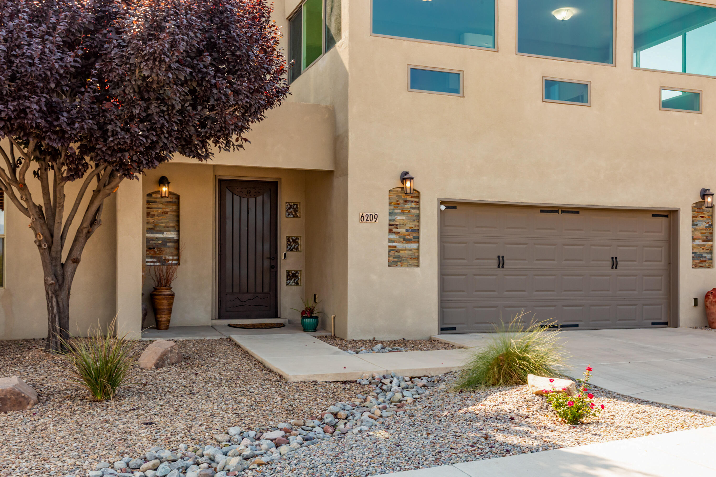 6209 ESCOVIEL Street NW 