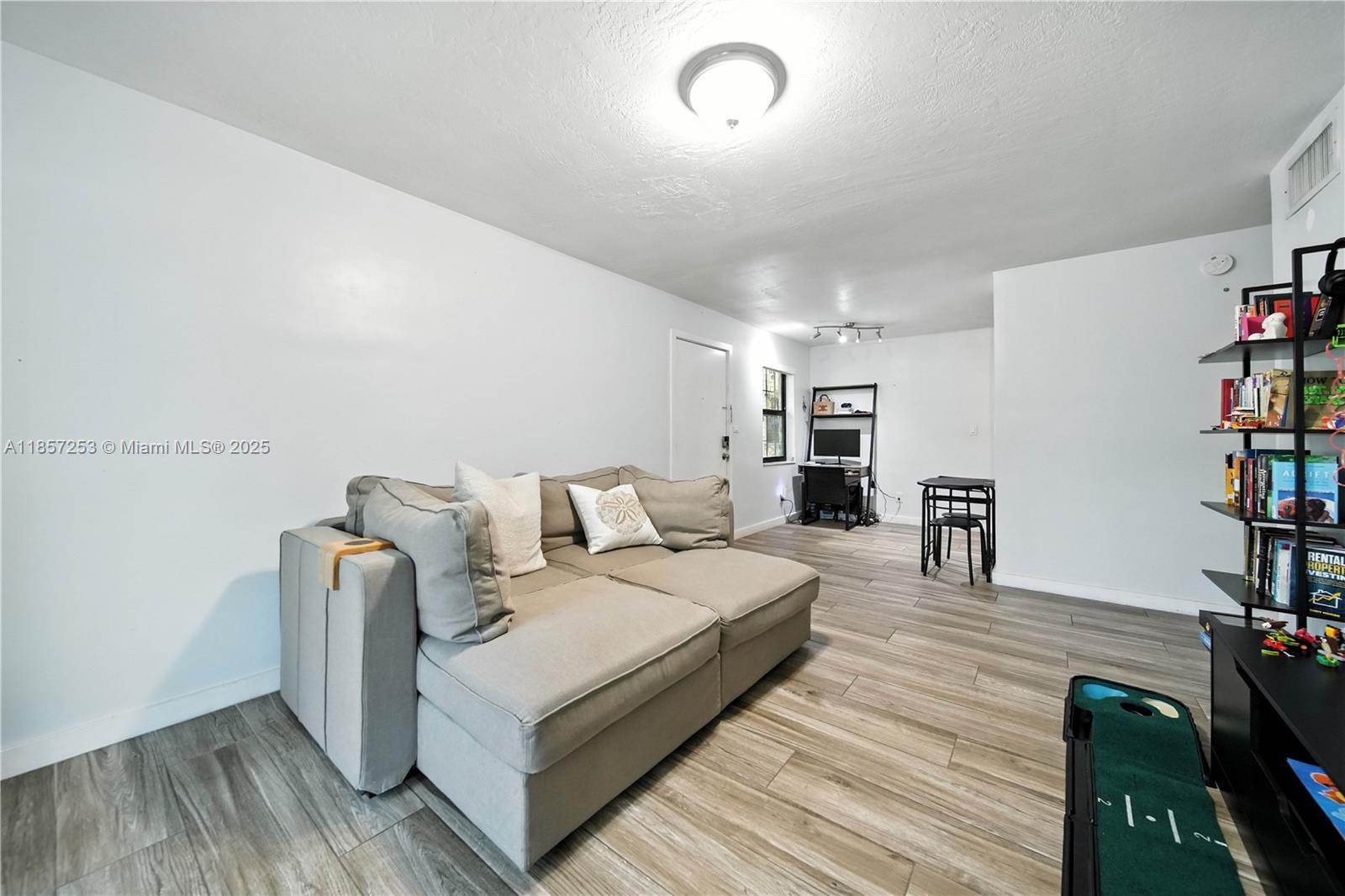 8701 141st St Unit B1, Palmetto Bay, Florida 33176