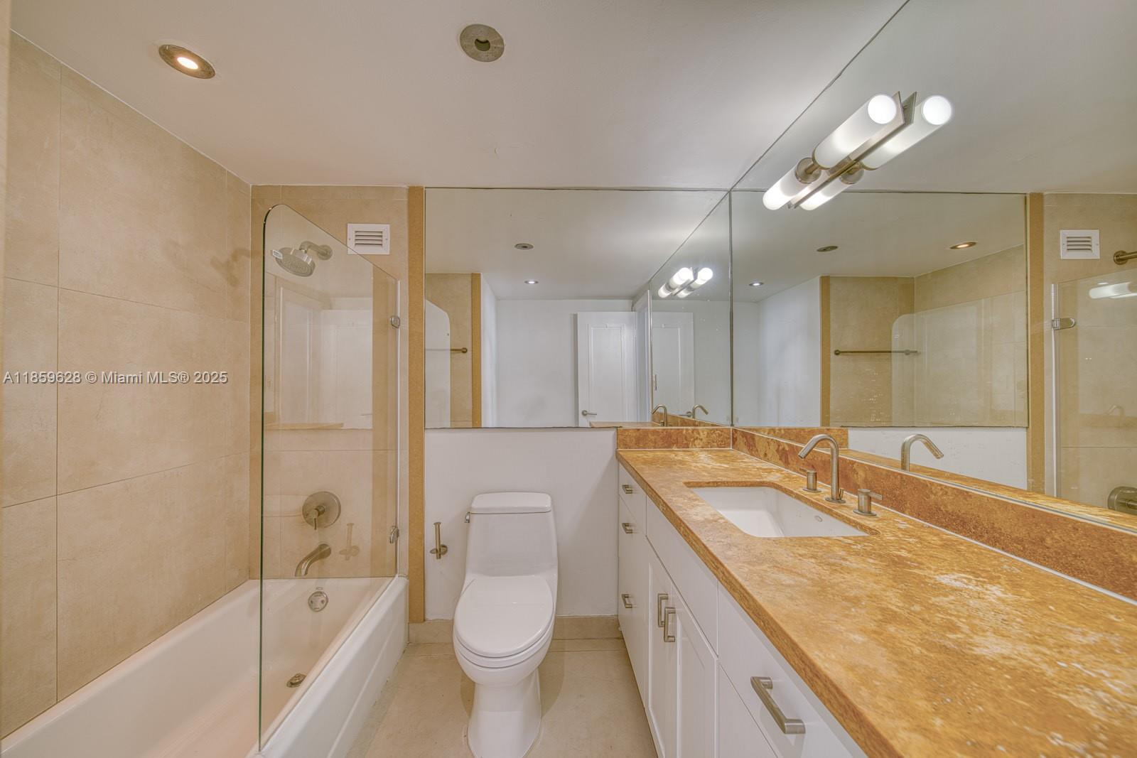 1000 West Ave 1423