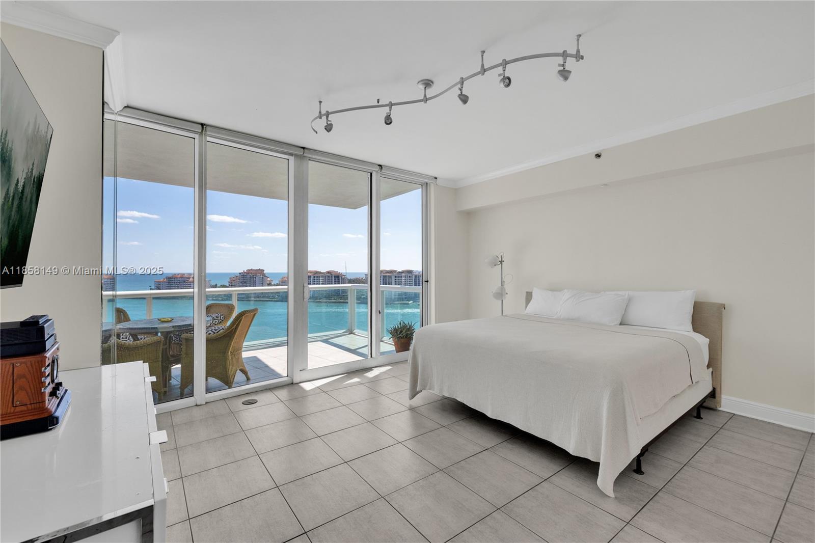 1000 S Pointe Dr #1505, Miami Beach FL 33139