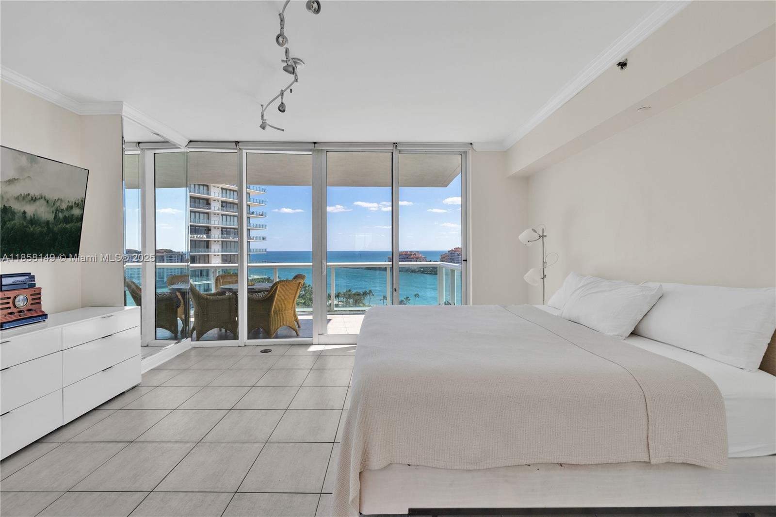 1000 S Pointe Dr #1505, Miami Beach FL 33139
