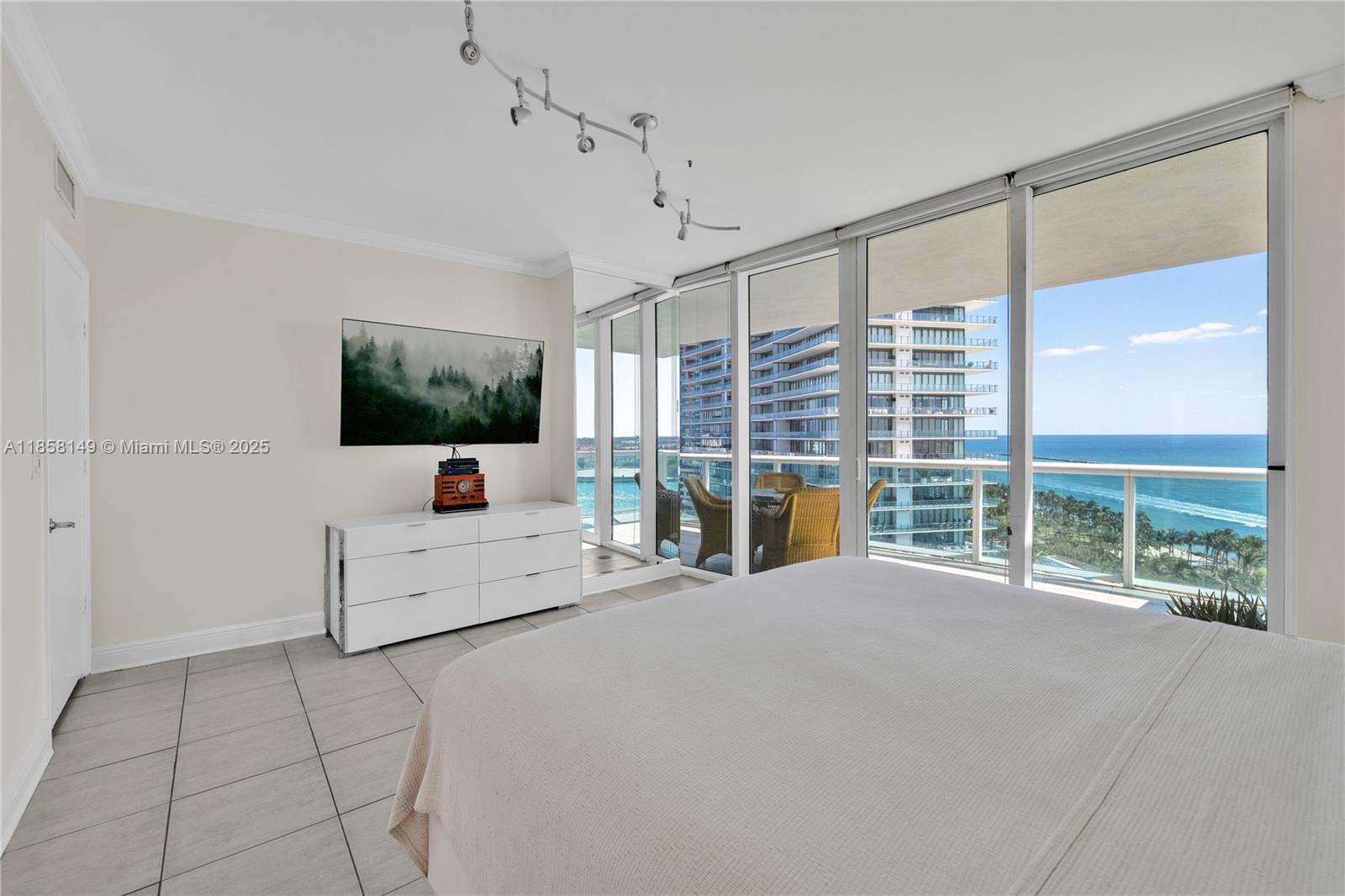 1000 S Pointe Dr #1505, Miami Beach FL 33139