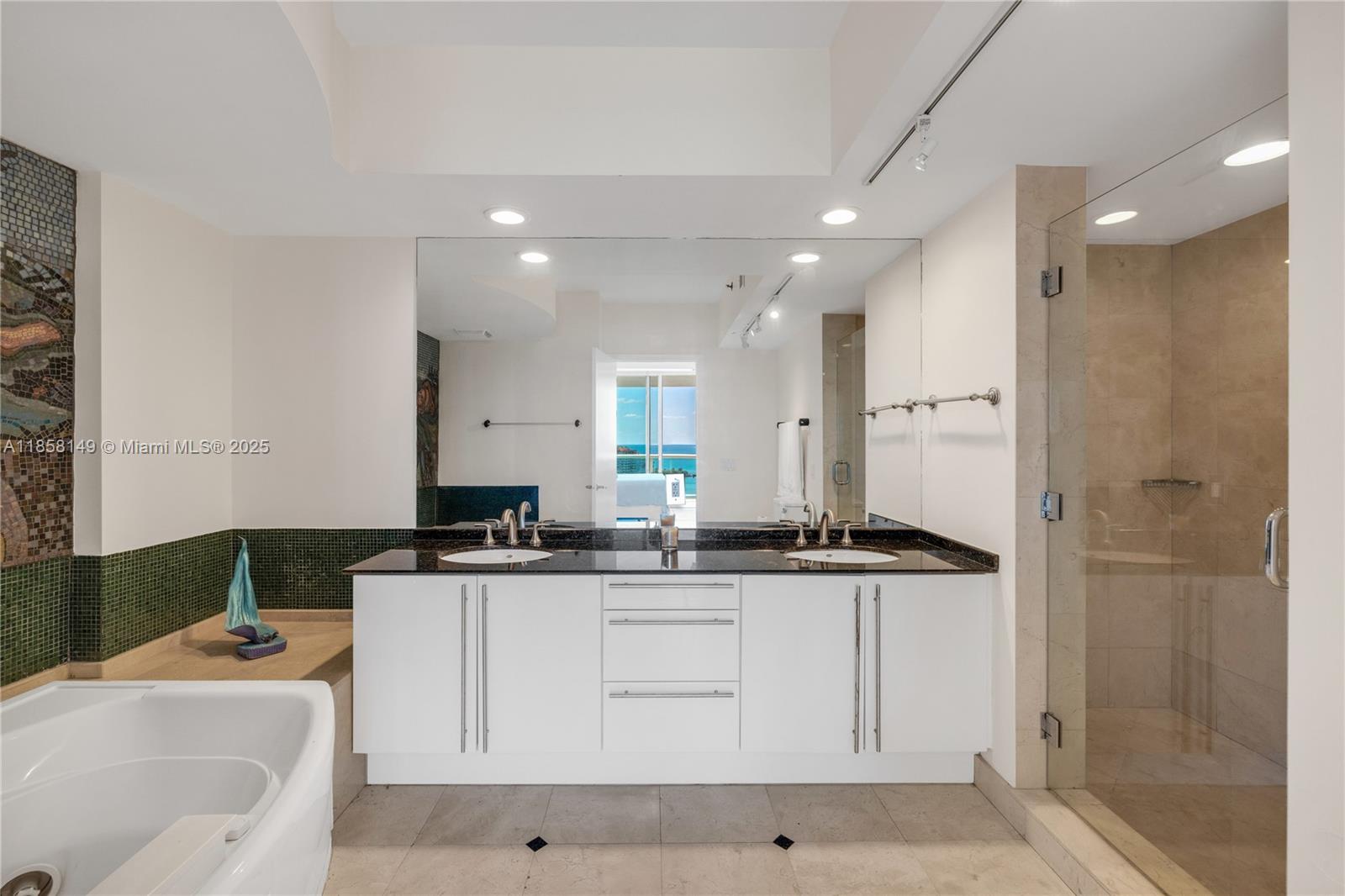 1000 S Pointe Dr #1505, Miami Beach FL 33139