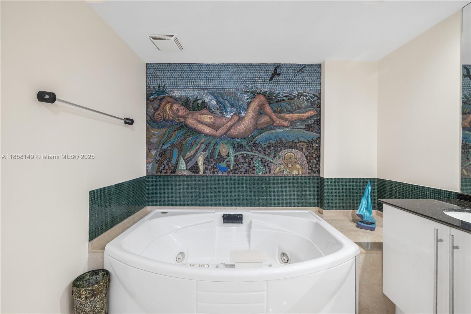 1000 S Pointe Dr #1505, Miami Beach FL 33139