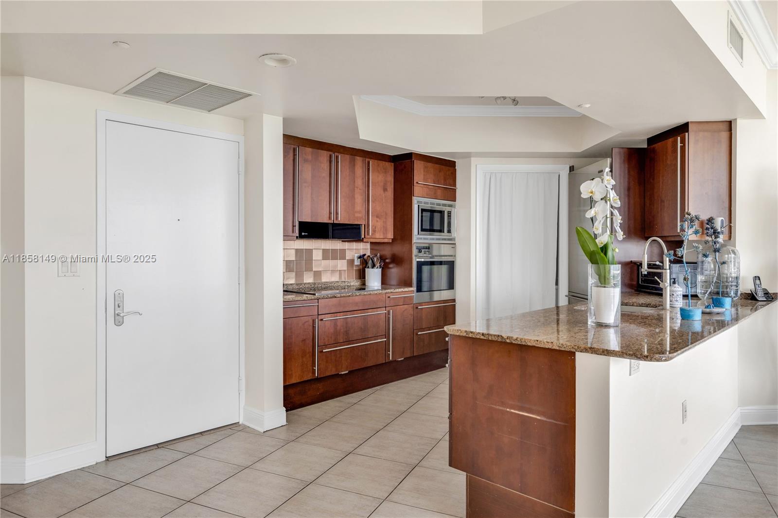 1000 S Pointe Dr #1505, Miami Beach FL 33139