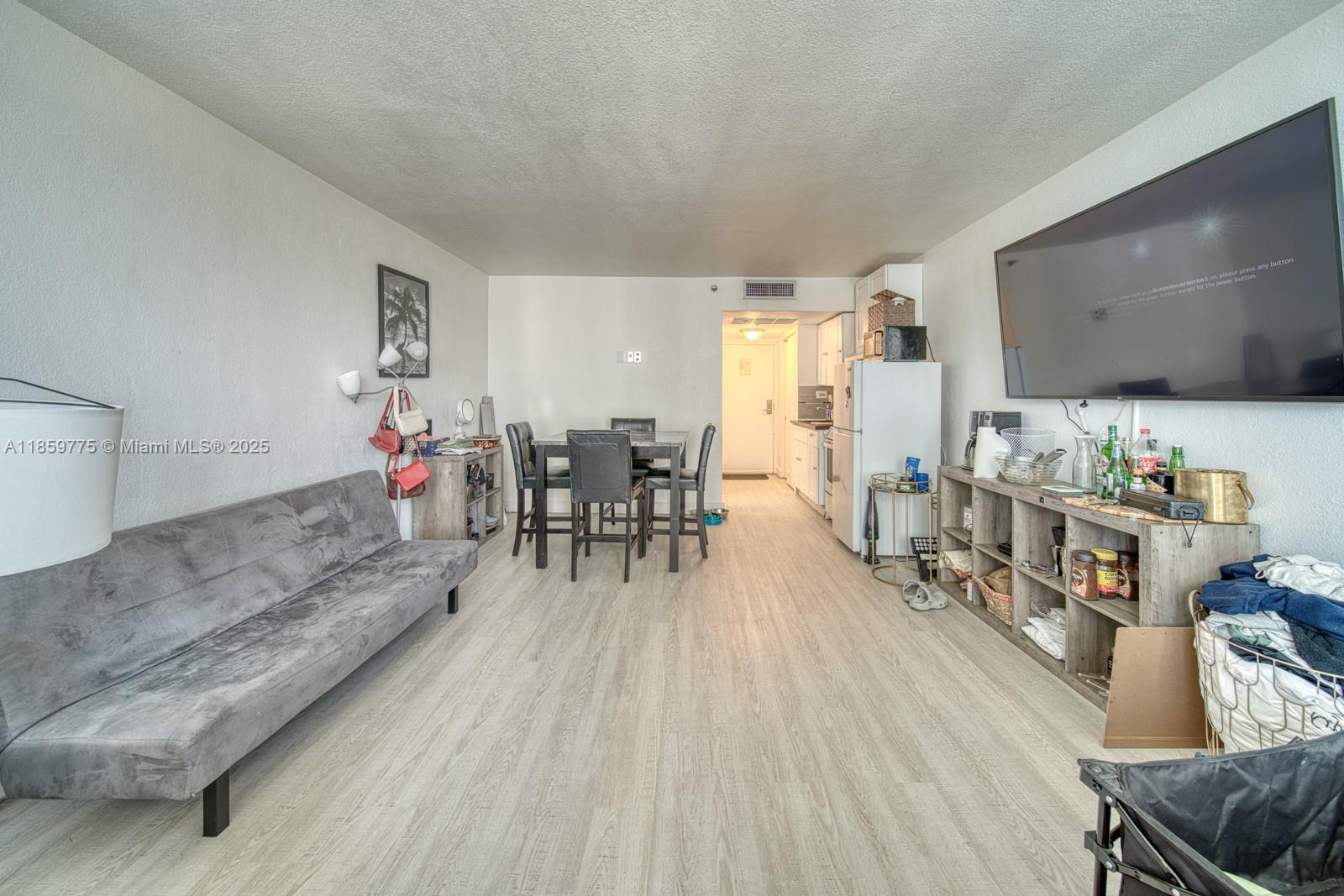 19201 Collins Ave 822