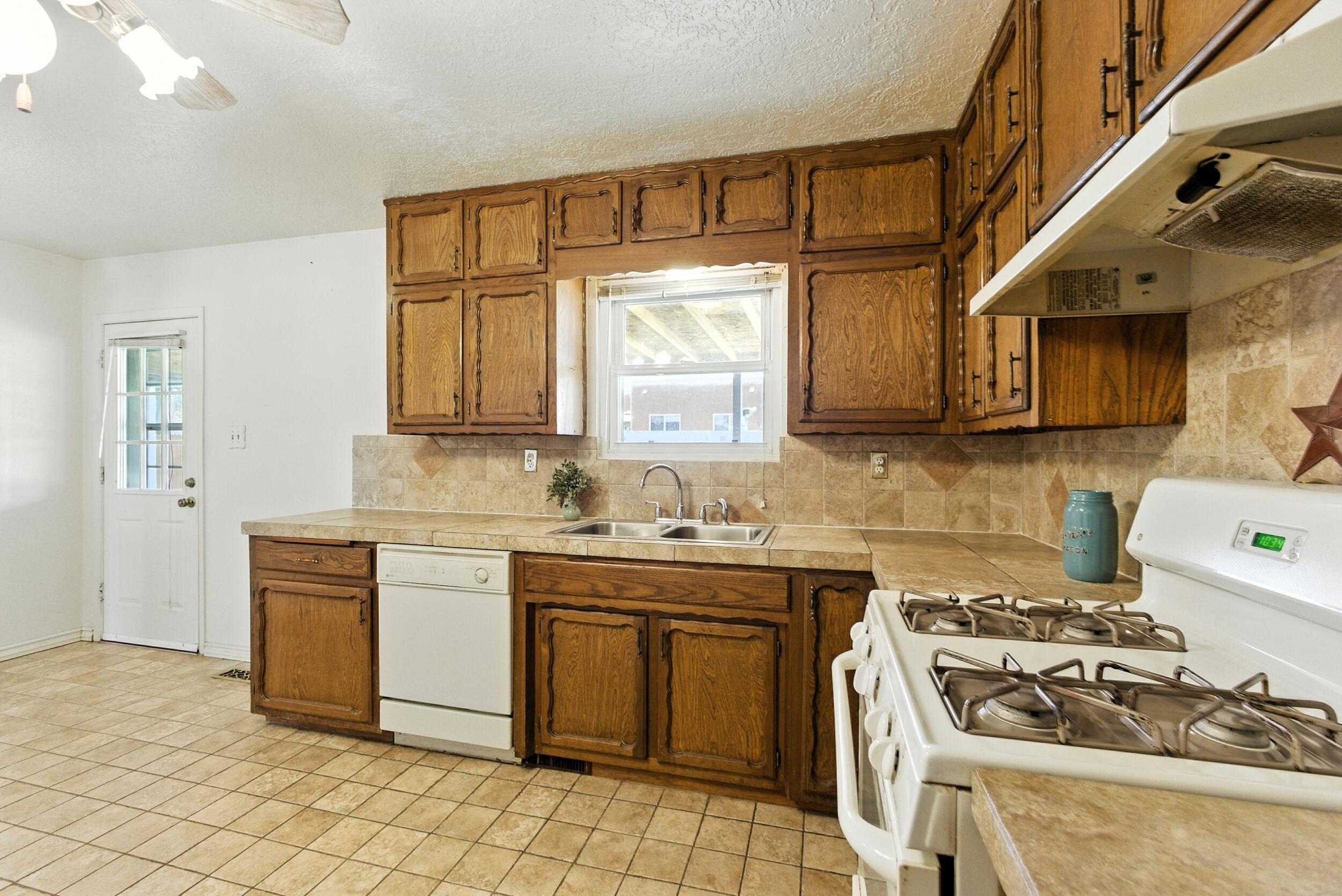 Homes for sale in Los Lunas, NM | 367 Teles St Sw, Los Lunas, NM 87031 | MLS# 1089757