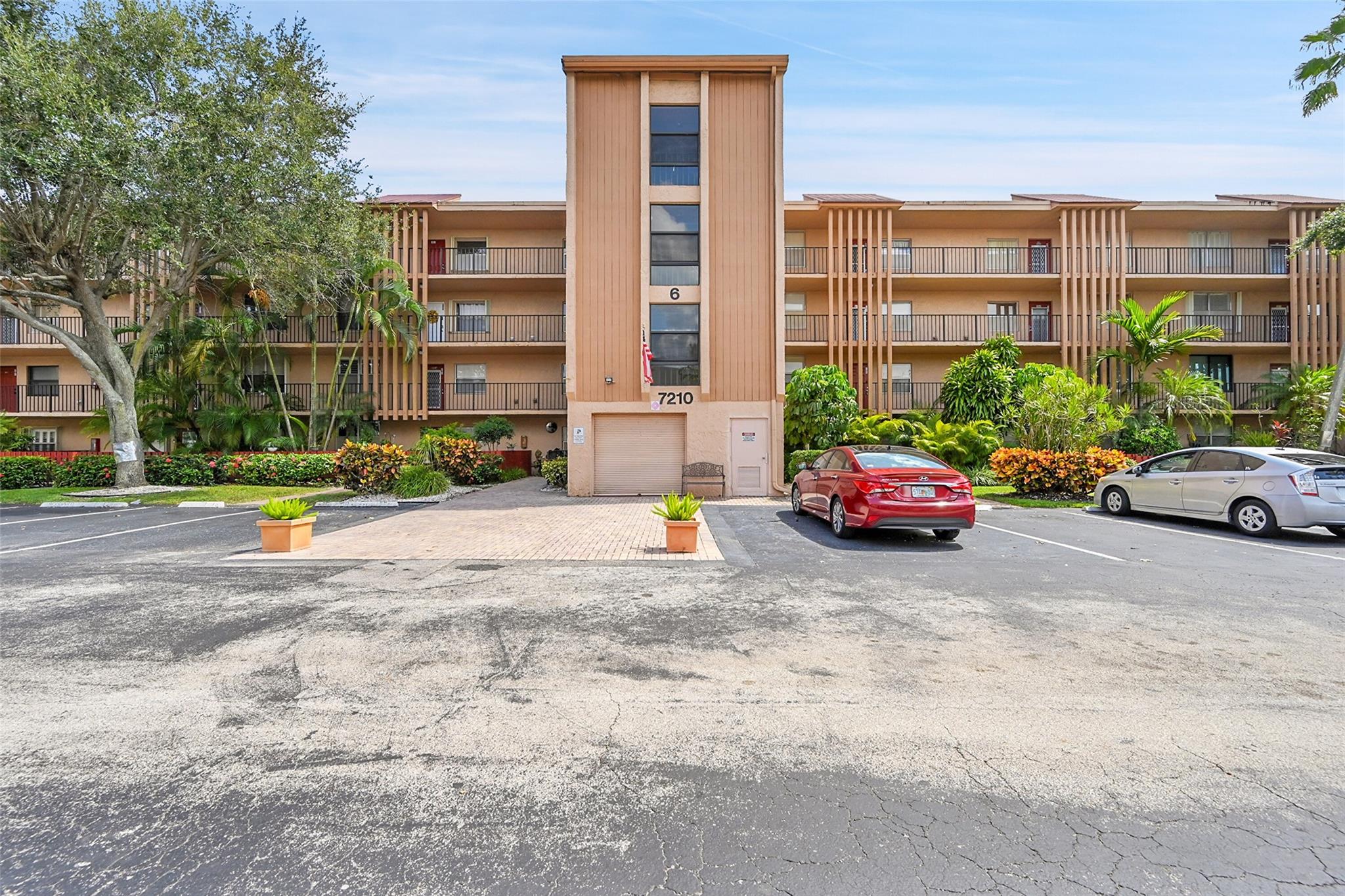 Palm Lakes Condo