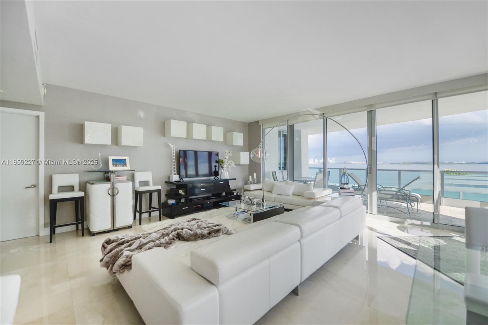 1331 Brickell Bay Dr #811, Miami FL 33131