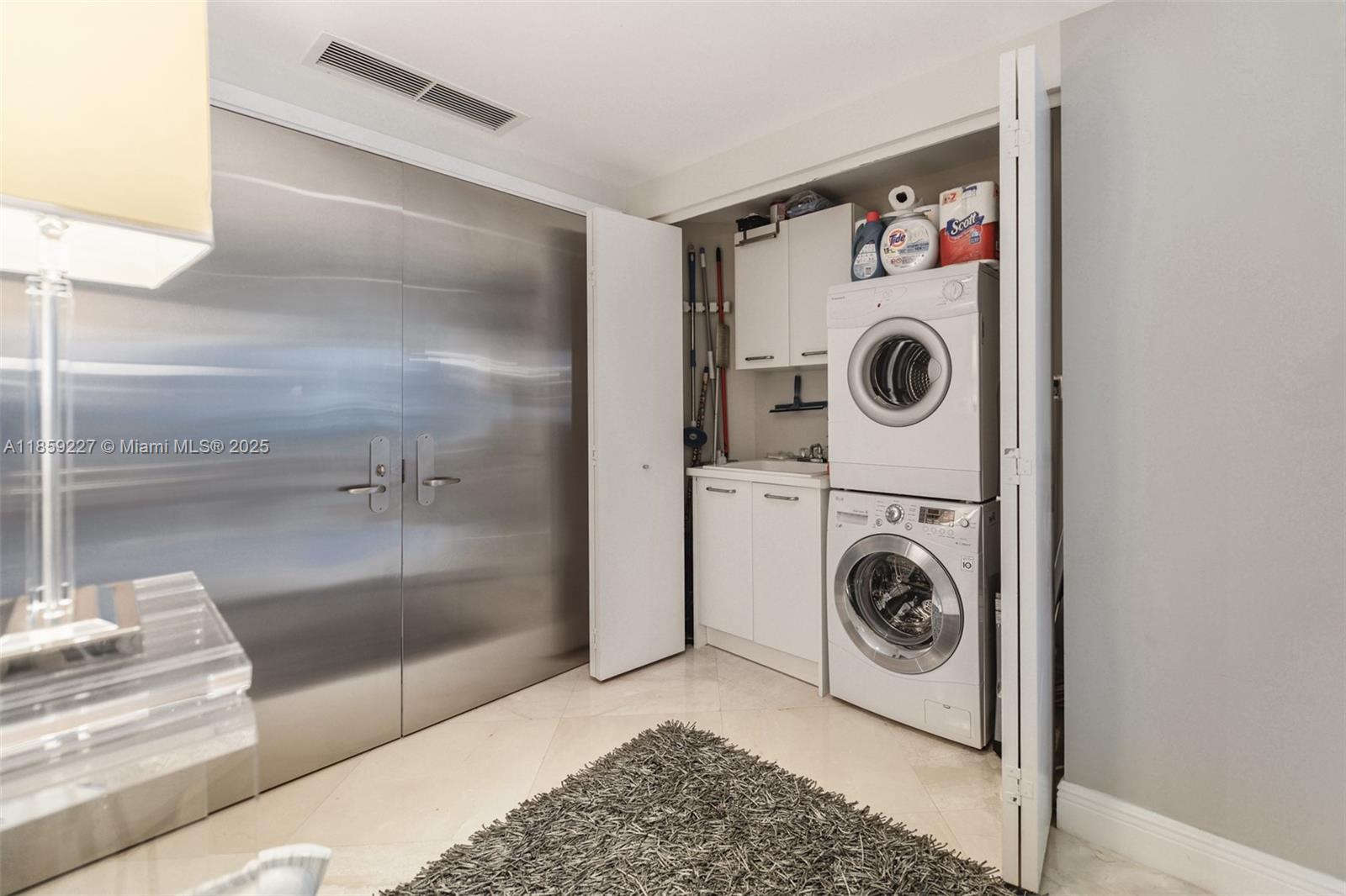 1331 Brickell Bay Dr #811, Miami FL 33131