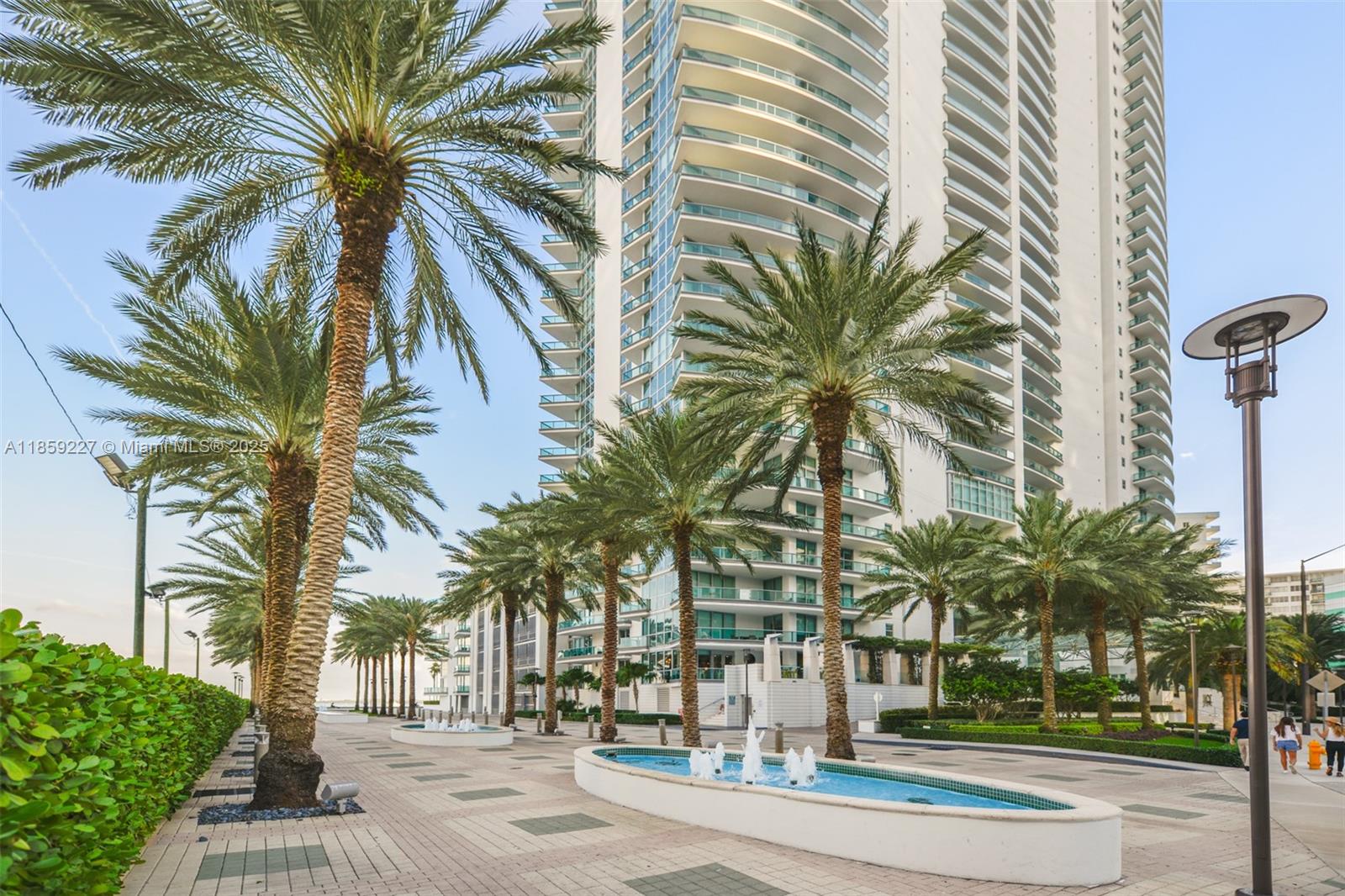 1331 Brickell Bay Dr #811, Miami FL 33131