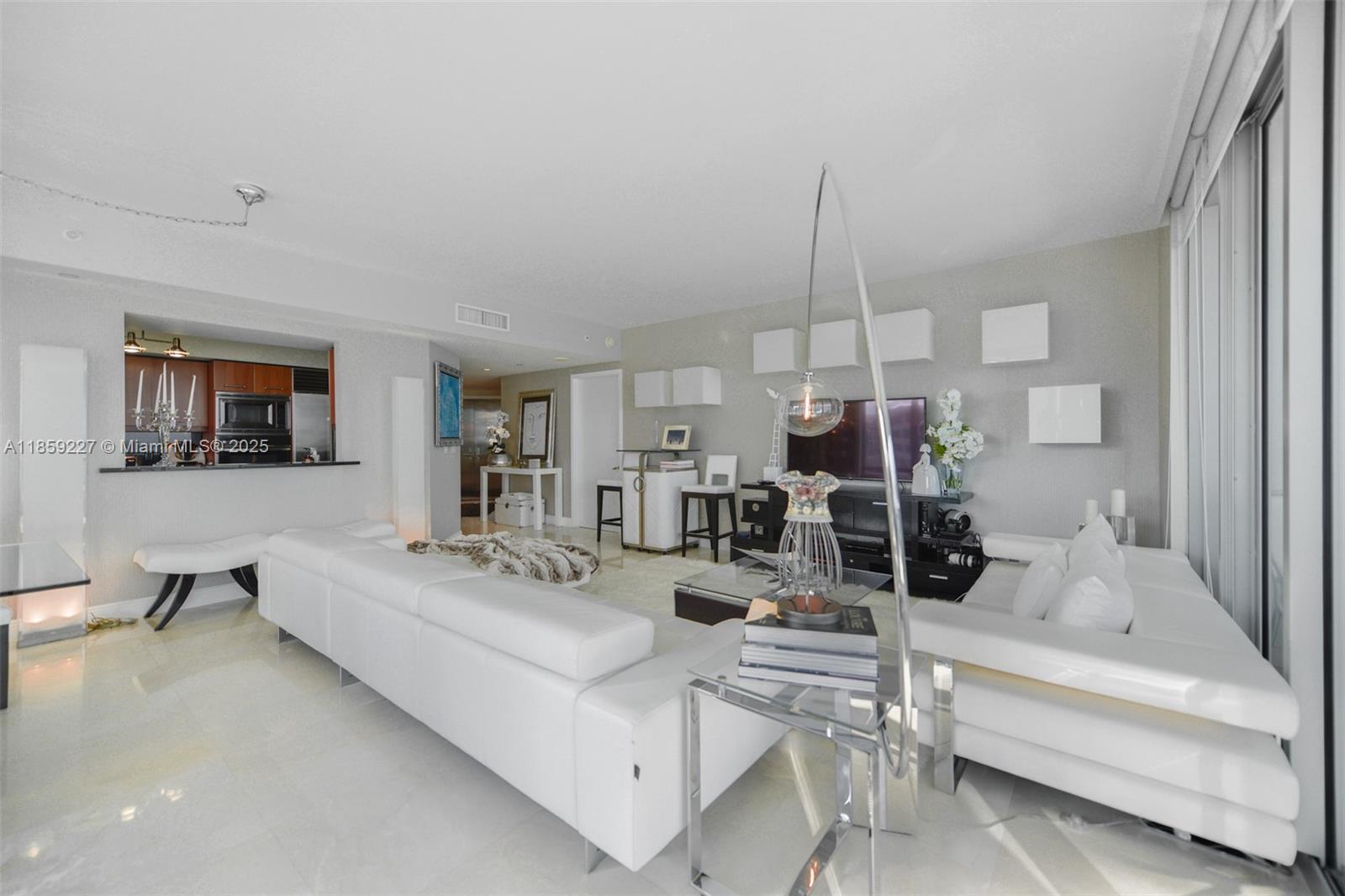 1331 Brickell Bay Dr #811, Miami FL 33131