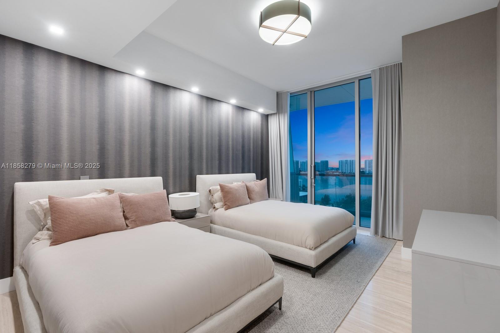 18501 Collins Ave 1401/02