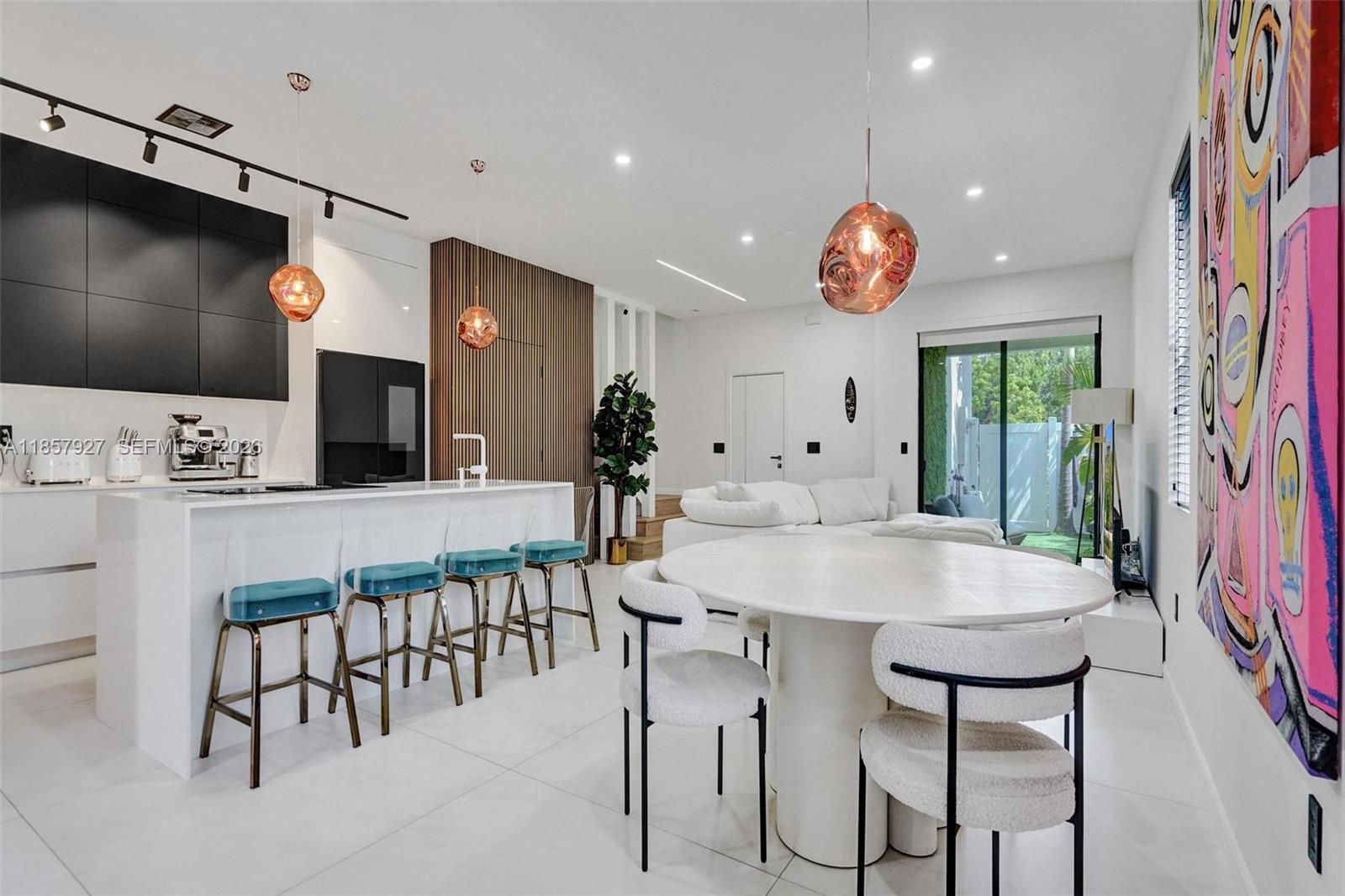 listing main picture