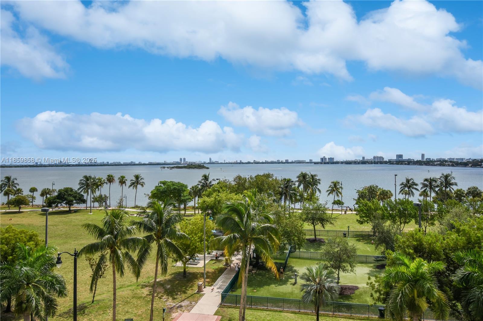 Apartamento à Venda em Miami, FL