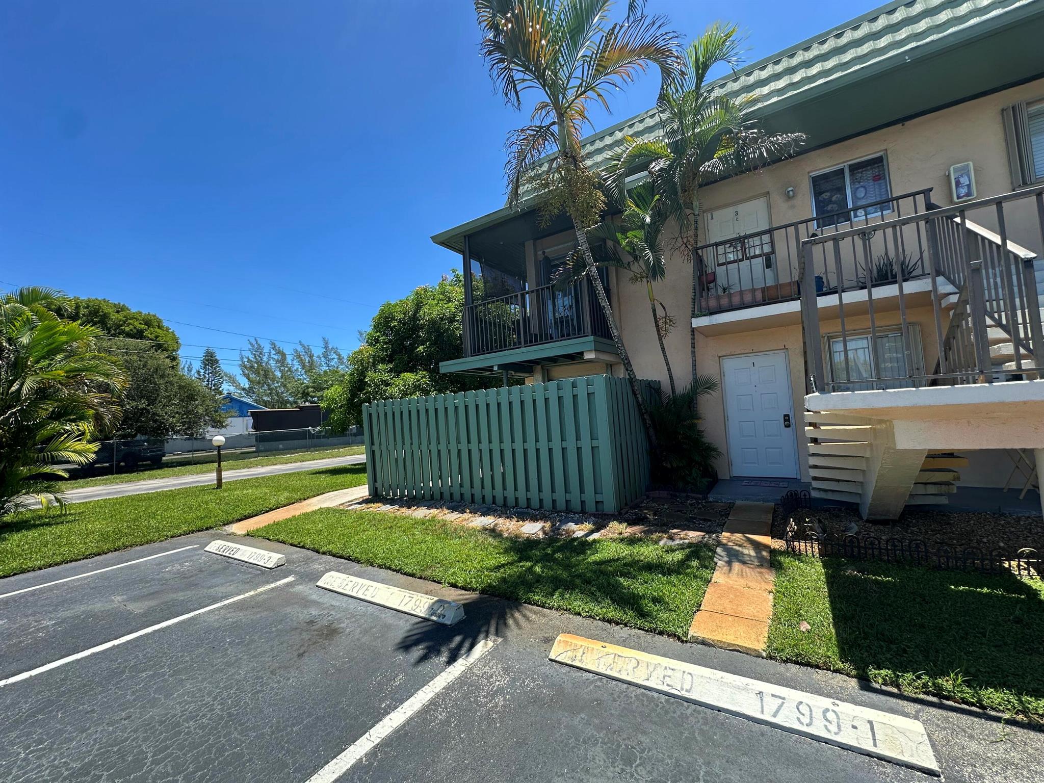 1799 Fairview Villas Drive Unit 1, Palm Springs, Florida 33406