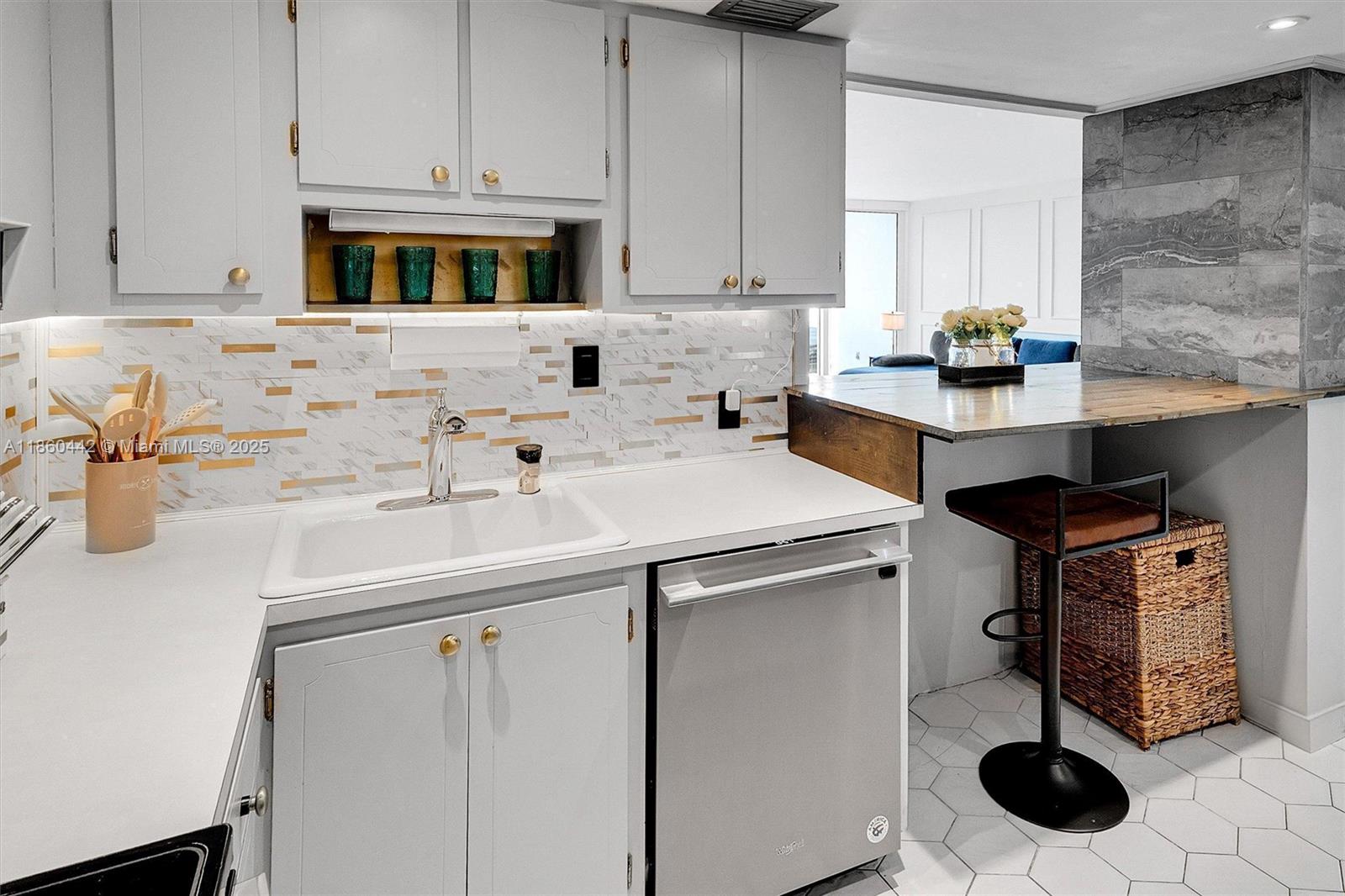 Property photo # 6