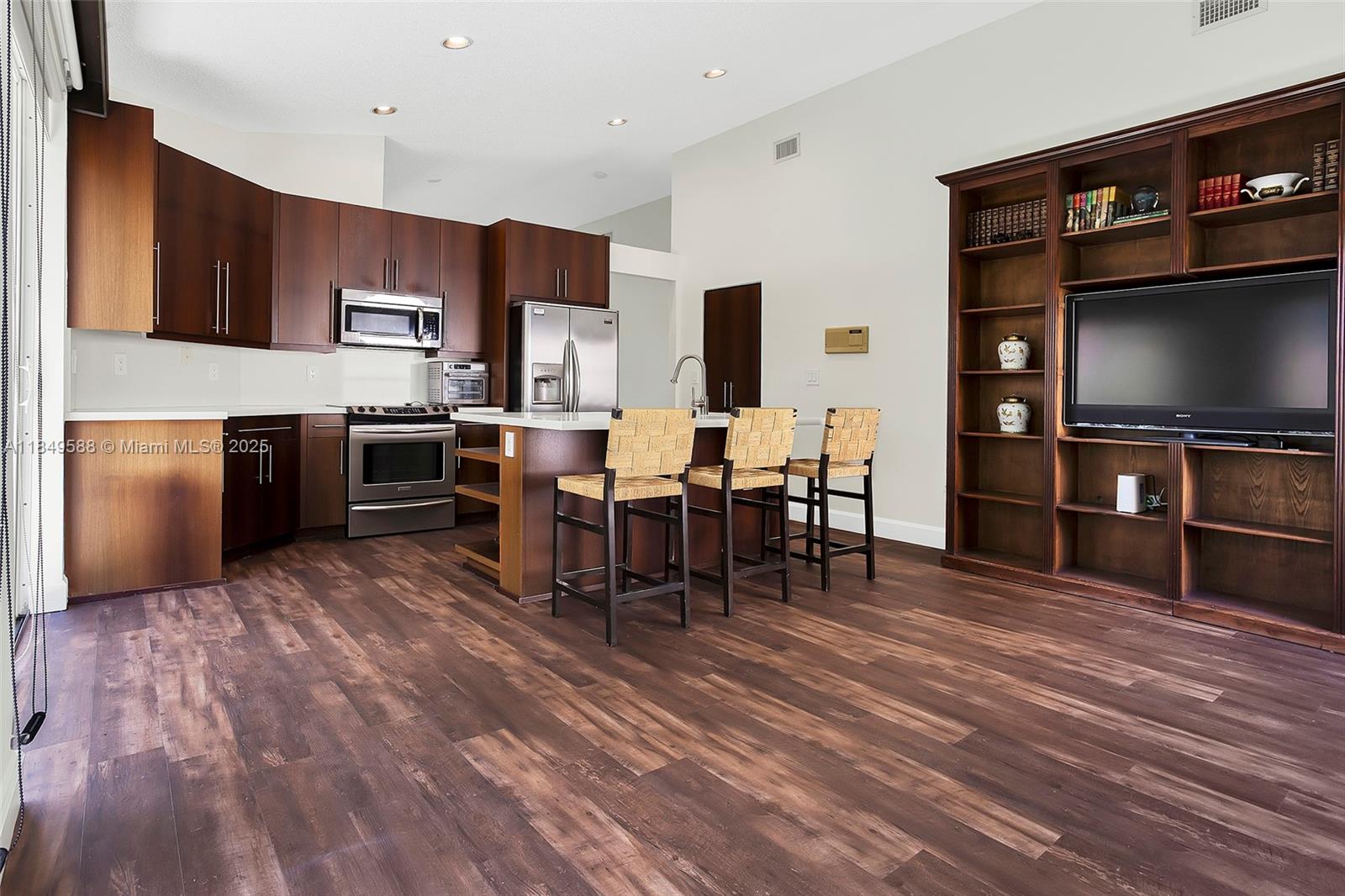 Property photo # 6
