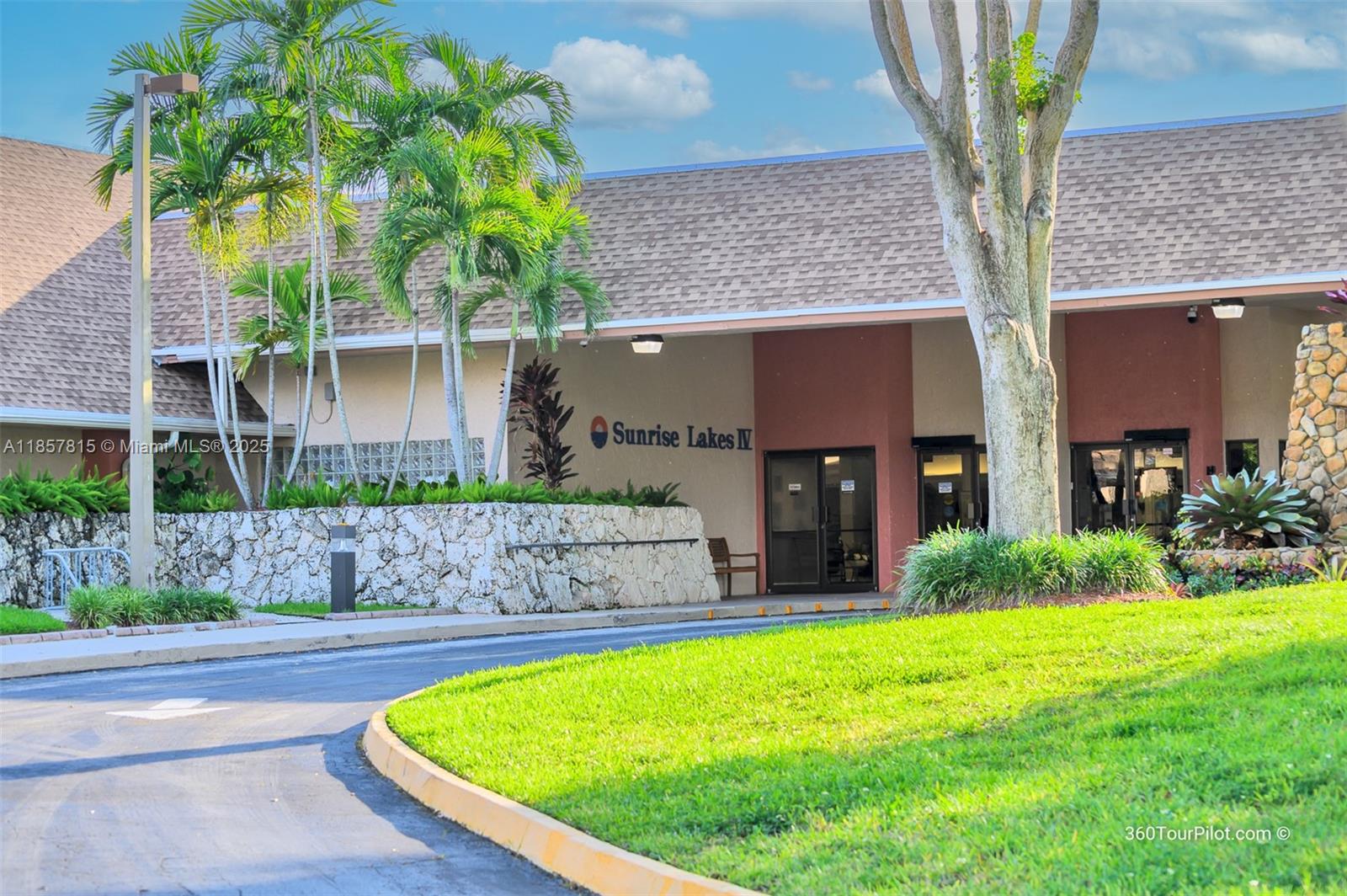 Sunrise Lakes 165 Condo