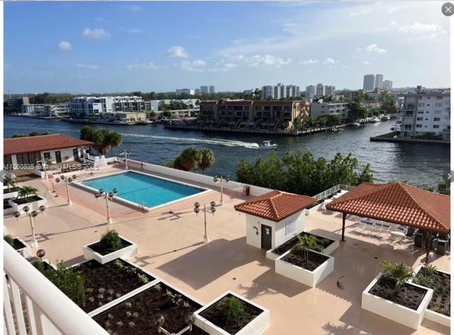 Winston Towers 700 Condo