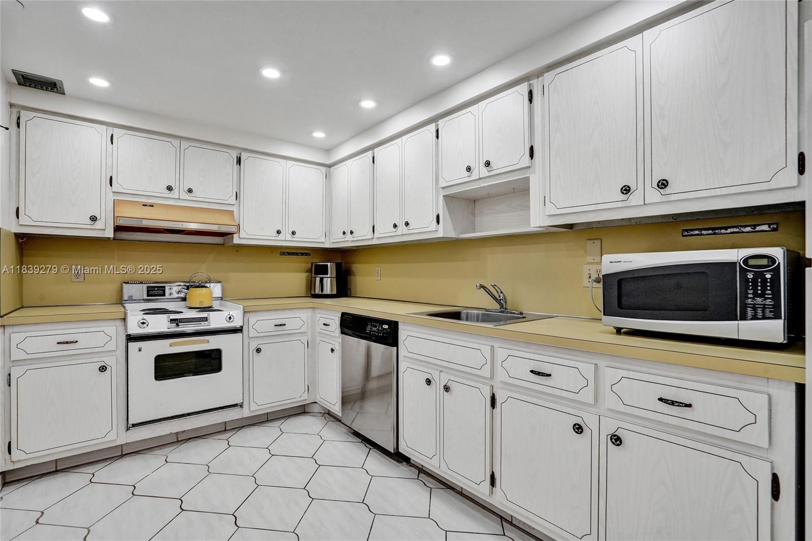 405 N Ocean Blvd 815